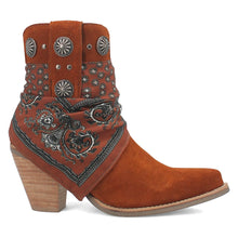 Load image into Gallery viewer, Dingo Women's Bandida Brown Leather Narrow Toe Boot DI184