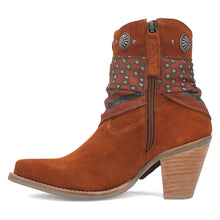 Load image into Gallery viewer, Dingo Women's Bandida Brown Leather Narrow Toe Boot DI184
