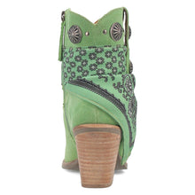 Load image into Gallery viewer, Dingo Women's Bandida Lime Leather Narrow Toe Boot DI184