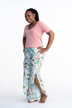 Load image into Gallery viewer, Tshirt - V-Tee Coral M
