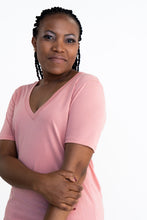 Load image into Gallery viewer, Tshirt - V-Tee Coral XL