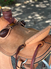Load image into Gallery viewer, Alamo Saddlery 16.5 Inch 58 WADE Saddle