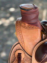 Load image into Gallery viewer, Alamo Saddlery 16.5 Inch 58 WADE Saddle