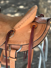Load image into Gallery viewer, Alamo Saddlery 16.5 Inch 58 WADE Saddle