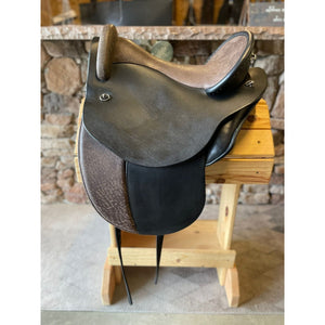DP Saddlery Quantum Size S2 with Dressage Flap 1084-5819 Consignment In Stock