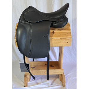 DP Saddlery Classic Dressage Doublee Size 18" 3350DB-6881 New In Stock