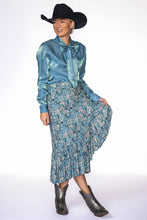 Load image into Gallery viewer, Shirt - Belle