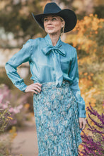 Load image into Gallery viewer, Shirt - Belle