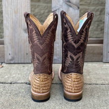 Load image into Gallery viewer, Cowtown Men&#39;s Oryx Caiman Belly Print Square Toe Boots Q6153