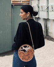 Load image into Gallery viewer, Alamo Saddlery 8 Inch El Pinto Canteen Handbag