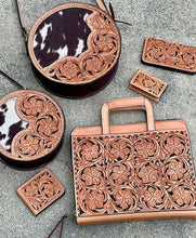 Load image into Gallery viewer, Alamo Saddlery 8 Inch El Pinto Canteen Handbag
