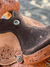 Load image into Gallery viewer, Alamo Saddlery 15 Inch El Pinto star Barrel Saddle
