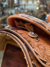 Load image into Gallery viewer, ALAMO Saddlery 15 Inch Breakaway Roper Saddle